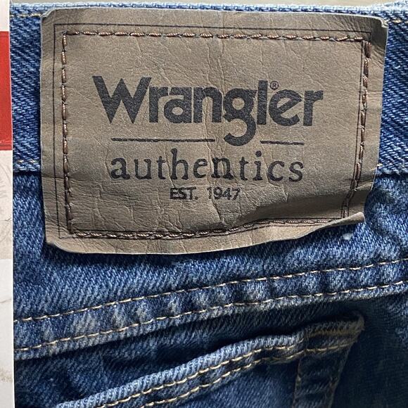 Wrangler Authentics Jeans Mens 42x34 Blue Classic Fit Straight Leg Denim Pants - Picture 4 of 9